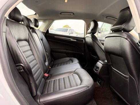 Used 2018 Ford Fusion SE w/ Equipment Group 602A FWD image 17