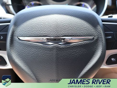 Used 2022 Chrysler Pacifica Limited FWD image 26