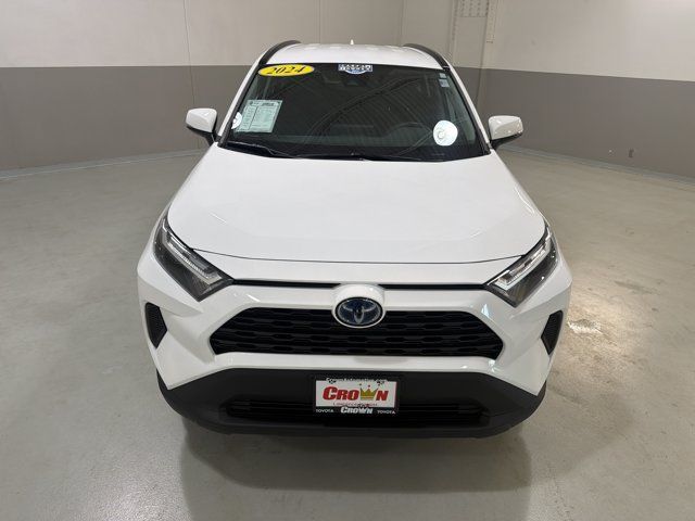 Used 2024 Toyota RAV4 LE AWD/4WD image 3