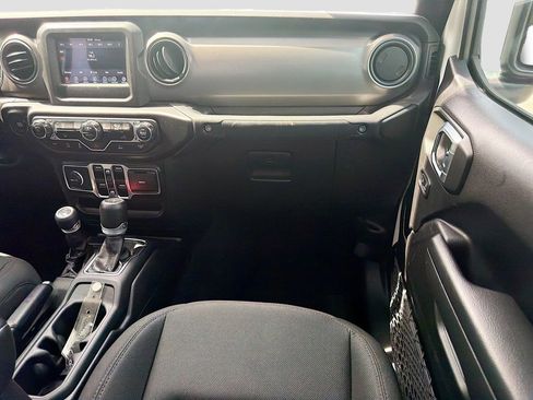 Used 2022 Jeep Gladiator Sport AWD/4WD image 17