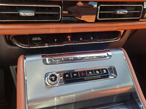Used 2025 Lincoln Aviator Reserve w/ Luxury Package image 18