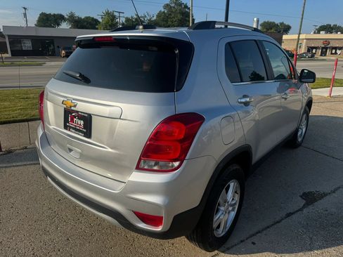 Used 2018 Chevrolet Trax LT w/ LT Convenience Package AWD/4WD image 9