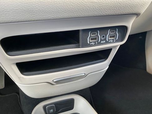 Used 2024 Chrysler Pacifica Limited FWD image 58