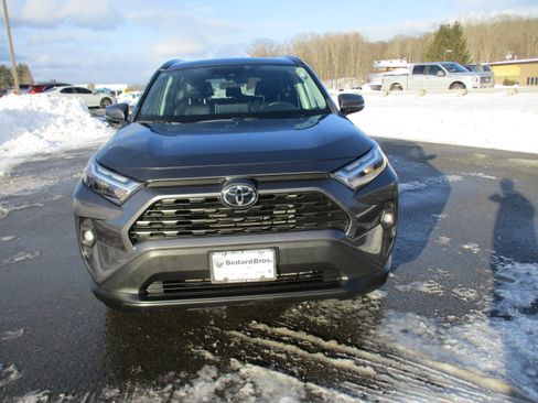 Used 2022 Toyota RAV4 XLE Premium image 2