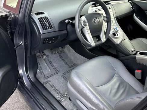 Used 2014 Toyota Prius Plug-In image 2