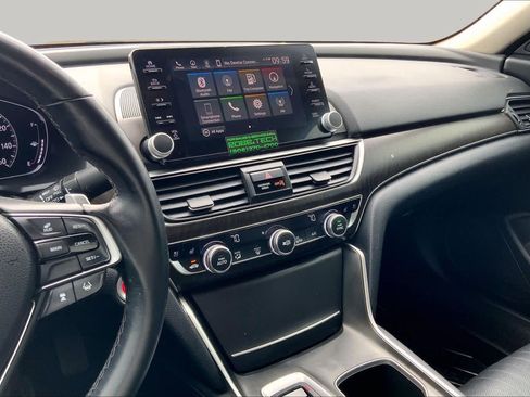Used 2018 Honda Accord Touring image 6
