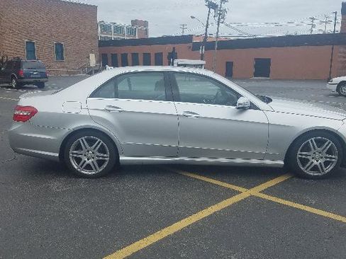 Used 2010 Mercedes-Benz E 350 4MATIC Sedan image 3