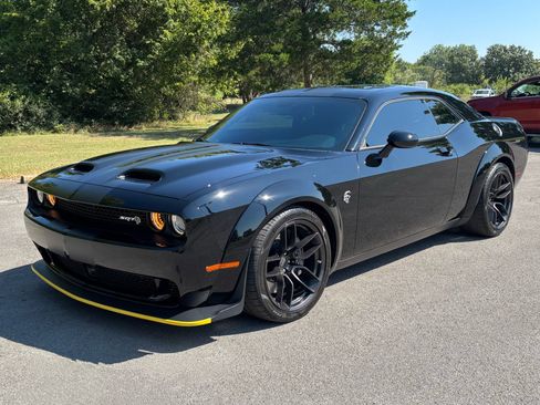 Used 2023 Dodge Challenger SRT Hellcat RWD image 2