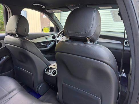 Used 2022 Mercedes-Benz GLC 300 image 36