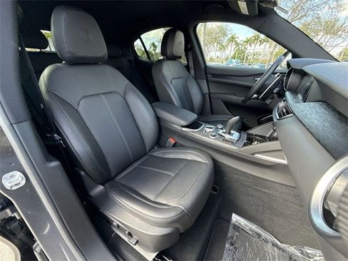 Used 2023 Alfa Romeo Stelvio Sprint image 25