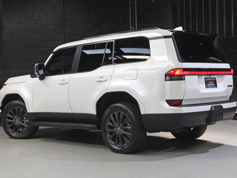 Used 2024 Lexus GX 550 w/ Cold Area Package AWD/4WD image 9