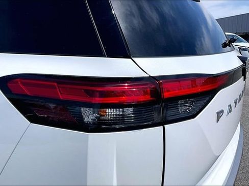 Certified 2025 Nissan Pathfinder Platinum image 20
