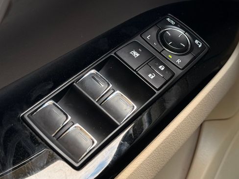 Used 2018 Lexus LX 570 4WD w/ Luxury Package image 33