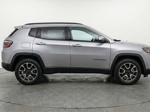 Used 2025 Jeep Compass Trailhawk AWD/4WD image 11