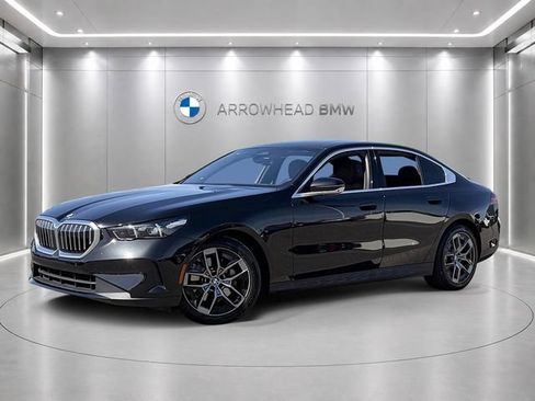 Used 2026 BMW 530i w/ Premium Package RWD image 24