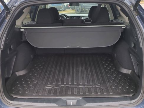 Used 2023 Subaru Outback Premium image 34