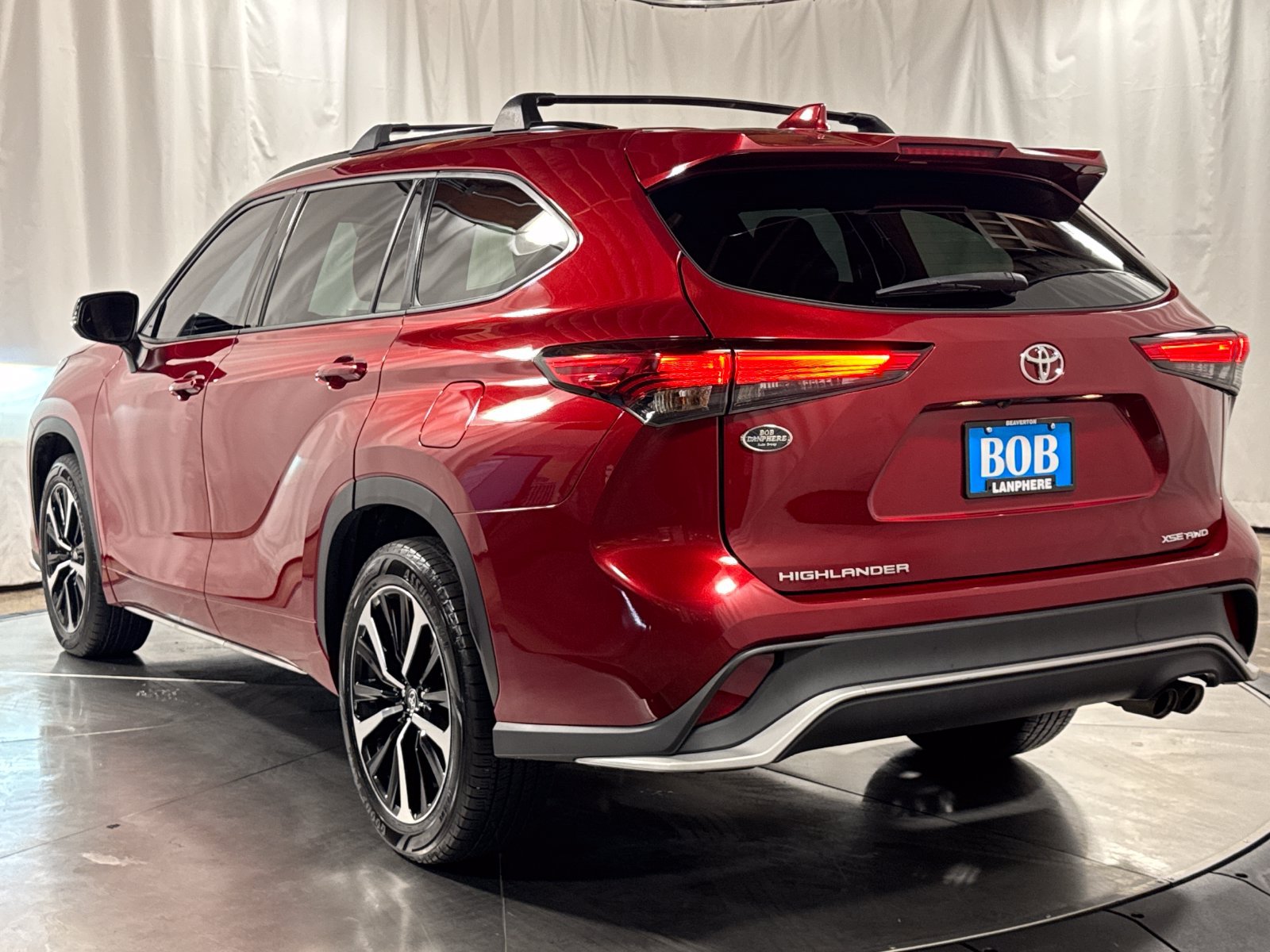 Used 2021 Toyota Highlander XSE AWD/4WD image 9
