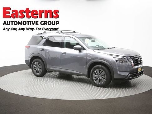 Used 2024 Nissan Pathfinder SV AWD/4WD image 46