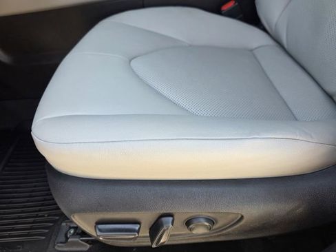 Used 2026 Toyota Grand Highlander XLE image 19