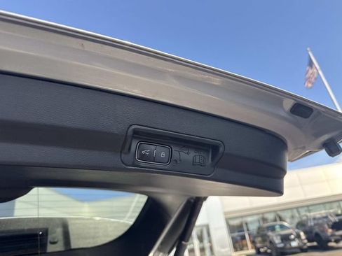 Used 2022 Ford Explorer XLT w/ Equipment Group 202A AWD/4WD image 9