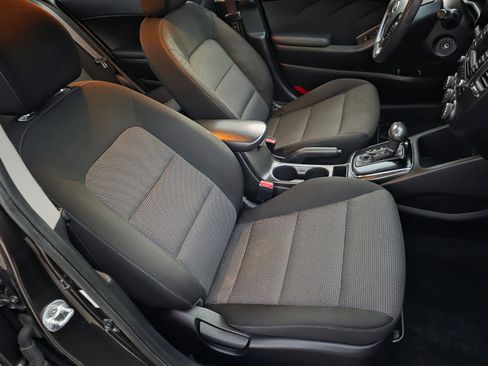 Used 2017 Kia Forte LX image 17