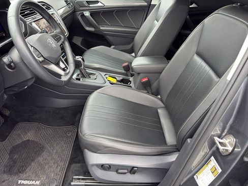 Used 2022 Volkswagen Tiguan SE image 11