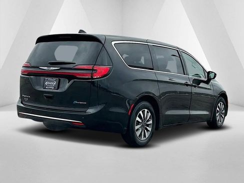 Used 2024 Chrysler Pacifica Select image 7