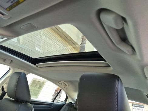 Used 2025 Lexus ES 300h w/ Premium Package FWD image 28