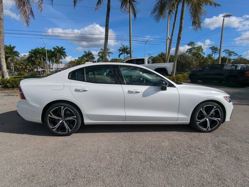 Used 2024 Volvo S60 B5 Plus image 4