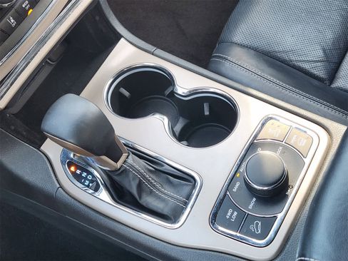 Used 2017 Jeep Grand Cherokee Overland w/ Jeep Active Safety Group image 20