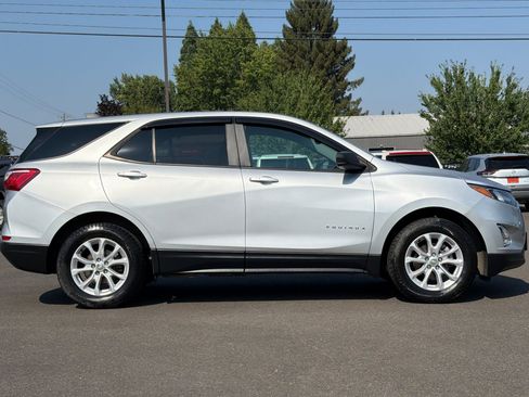 Used 2020 Chevrolet Equinox LS w/ LS Convenience Package AWD/4WD image 3