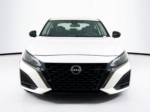 Used 2024 Nissan Altima 2.5 SR FWD image 2