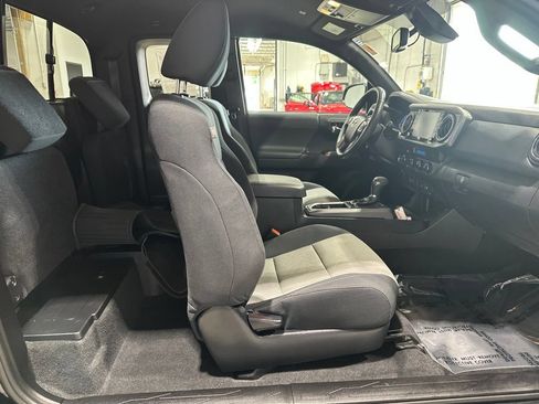 Certified 2021 Toyota Tacoma TRD Sport AWD/4WD image 16