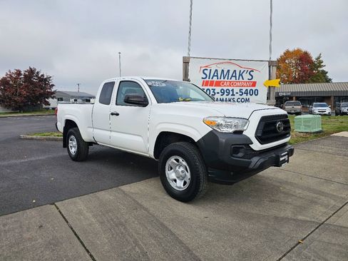 Used 2020 Toyota Tacoma SR image 3