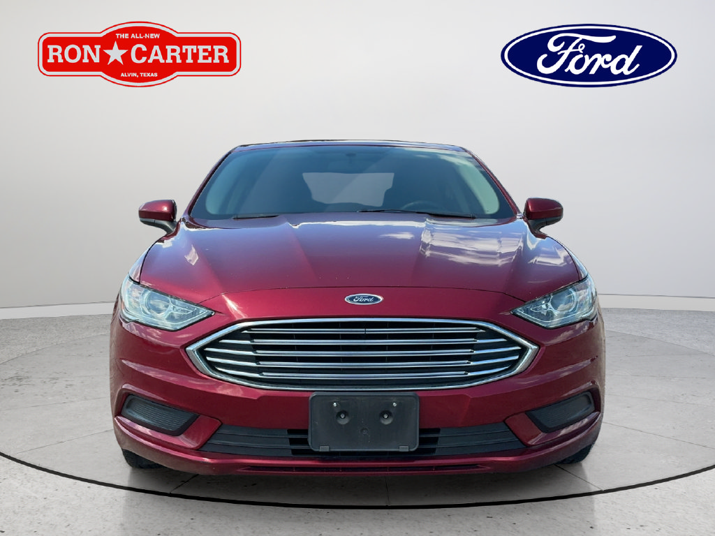 Used 2018 Ford Fusion SE w/ Fusion SE Technology Package FWD image 2