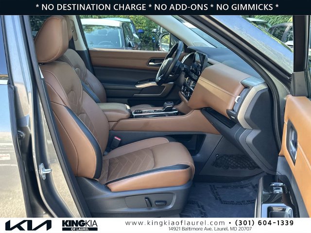 Used 2022 Nissan Pathfinder Platinum w/ Cargo Package AWD/4WD image 16