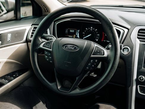 Used 2018 Ford Fusion SE FWD image 24