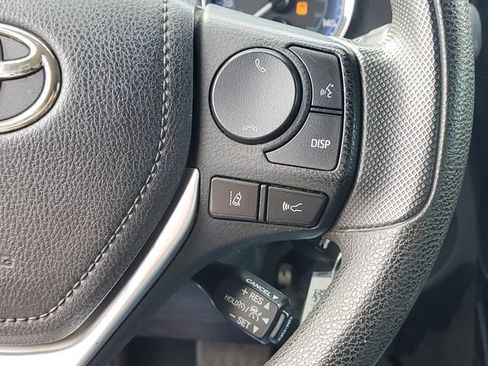 Used 2018 Toyota Corolla LE FWD image 15
