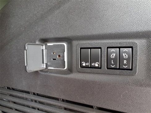 Used 2022 Chevrolet Tahoe High Country image 33