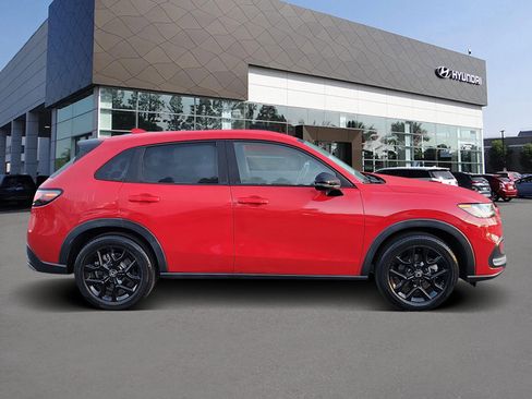 Used 2023 Honda HR-V Sport image 4