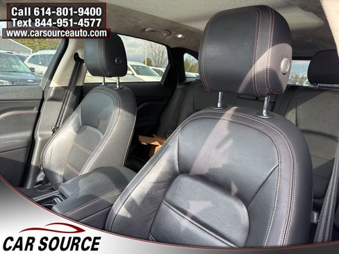 Used 2019 Jaguar F-PACE Prestige image 24