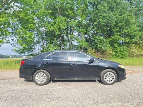 Used 2012 Toyota Camry LE FWD image 6