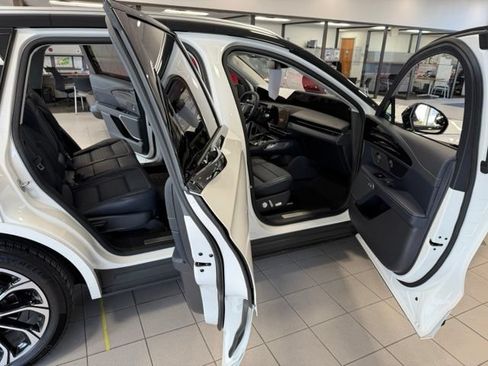 Used 2025 Lincoln Nautilus Reserve AWD/4WD image 22