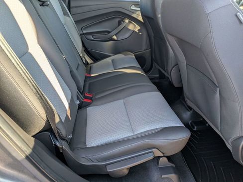 Used 2017 Ford Escape SE image 42