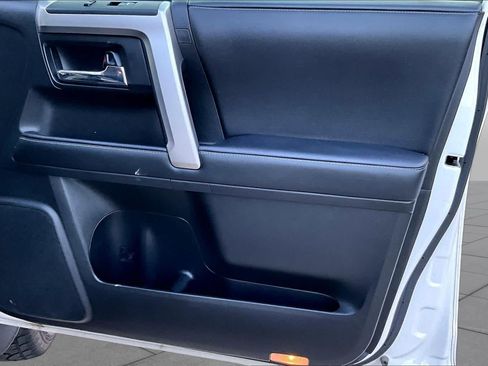 Used 2020 Toyota 4Runner SR5 AWD/4WD image 20