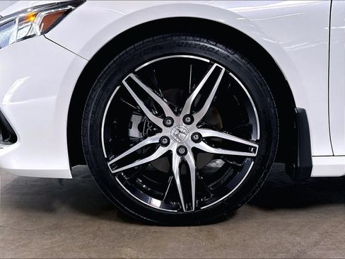 Used 2022 Honda Accord Touring image 11