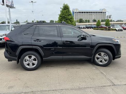 Used 2025 Toyota RAV4 XLE image 4