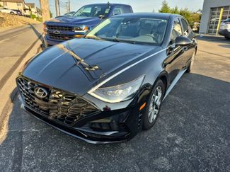 Used 2023 Hyundai Sonata SEL w/ Preferred Accessory Package FWD video 3