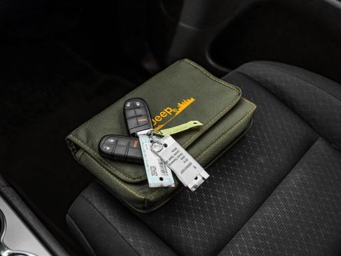 Used 2018 Jeep Grand Cherokee Laredo image 51