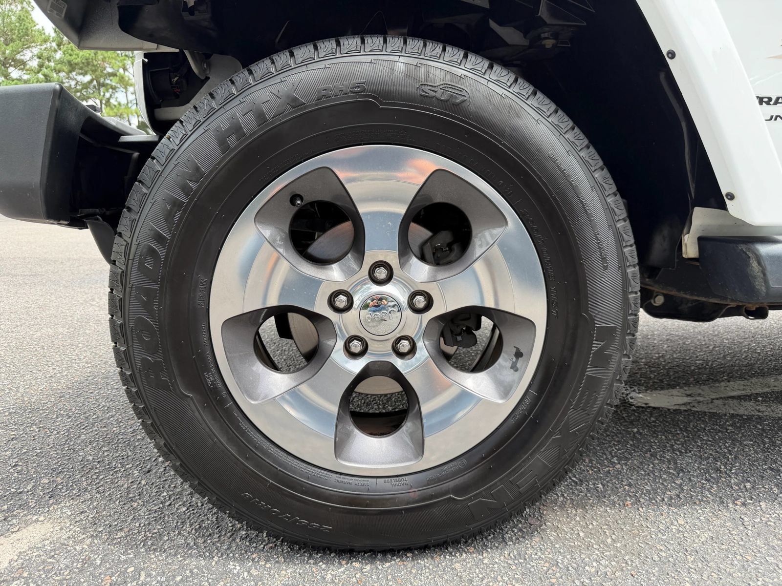 Used 2018 Jeep Wrangler Unlimited Sahara AWD/4WD image 25